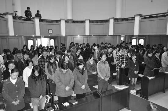 神学院师生为玉树同胞祈祷