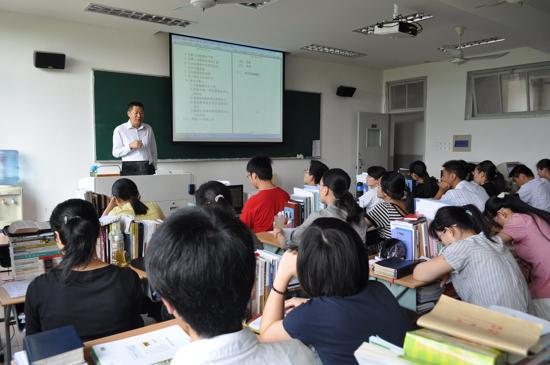 金陵协和神学院陈逸鲁牧师在华东神学院讲课 金陵协和神学院陈逸鲁牧师在华东神学院讲课