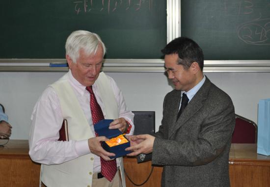 谢炳国院长接待美国麦道卫博士访问团 谢炳国院长接待美国麦道卫博士访问团