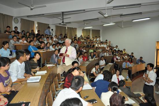 谢炳国院长接待美国麦道卫博士访问团 谢炳国院长接待美国麦道卫博士访问团