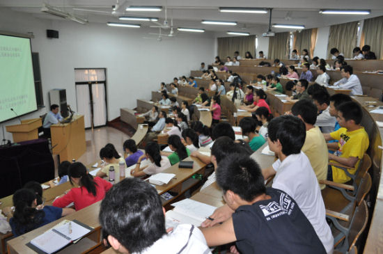 曹斌主任应邀在华东神学院讲座 曹斌主任应邀在华东神学院讲座