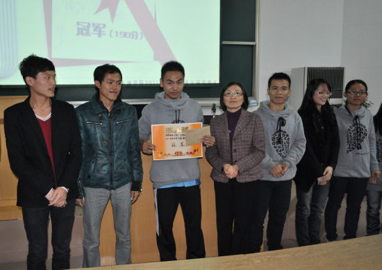 我院举行运动会颁奖仪式 我院举行运动会颁奖仪式