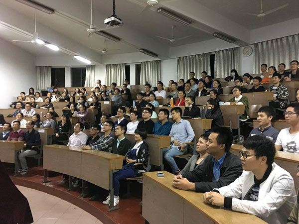 华东神学院师生收看十八届六中全会报道 华东神学院师生收看十八届六中全会报道