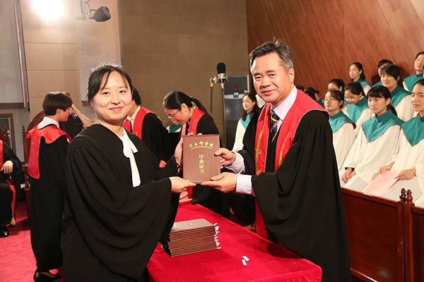 华东神学院举行2017届毕业感恩礼拜暨毕业典礼 华东神学院举行2017届毕业感恩礼拜暨毕业典礼