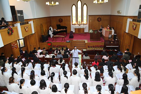 华东神学院举行圣诞感恩献心圣餐崇拜 华东神学院举行圣诞感恩献心圣餐崇拜