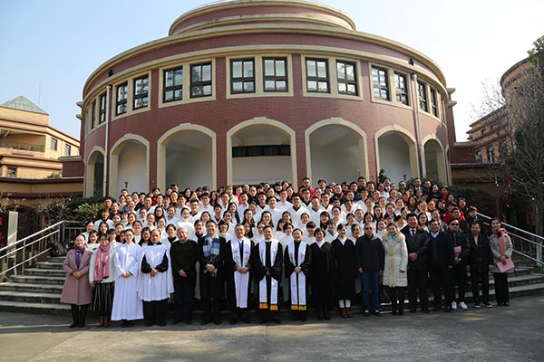 华东神学院举行圣诞感恩献心圣餐崇拜 华东神学院举行圣诞感恩献心圣餐崇拜
