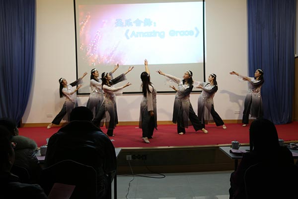 华东神学院举行圣诞感恩献心圣餐崇拜 华东神学院举行圣诞感恩献心圣餐崇拜