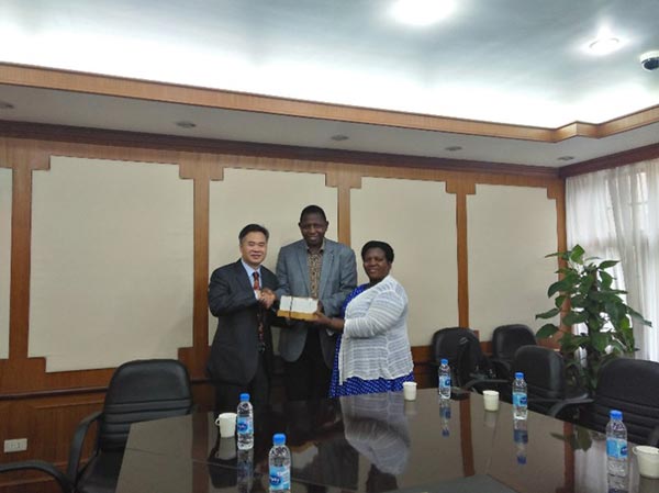 谢炳国牧师接待乌干达圣公会首席大主教斯坦利•恩塔加利一行 谢炳国牧师接待乌干达圣公会首席大主教斯坦利•恩塔加利一行