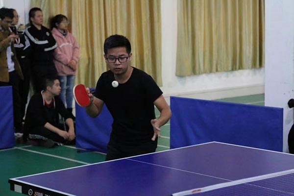 ������ѧԺ���е�33���˶���