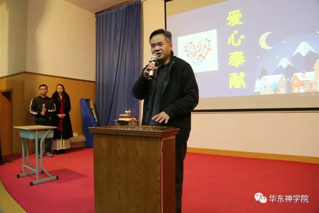 ������ѧԺ����ʥ����������Ϊѧ������װ���