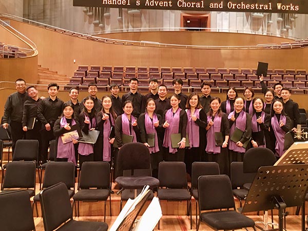 ������ѧԺʦ���μӺ�¶����ͺϳ����������Ʒ���ֻ��ݳ�