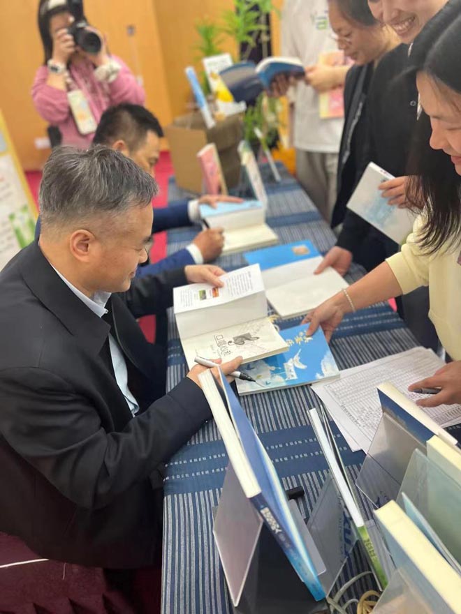 �Ķ������Ϊ���õ��Լ�����������ȫ������ͻ�����ѧԺ���Ͼٰ조��������ա��